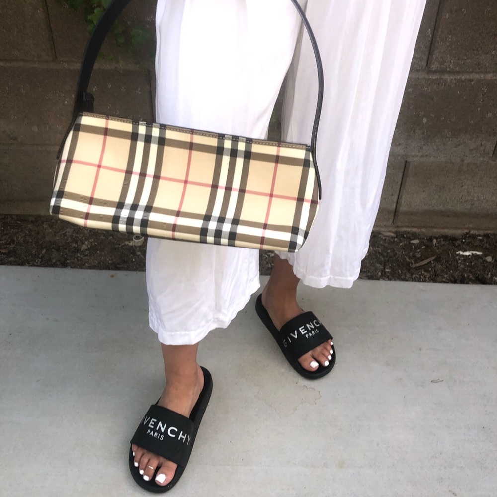 Burberry (authentic) Little Bag ❤️ - Picture 2 of 7